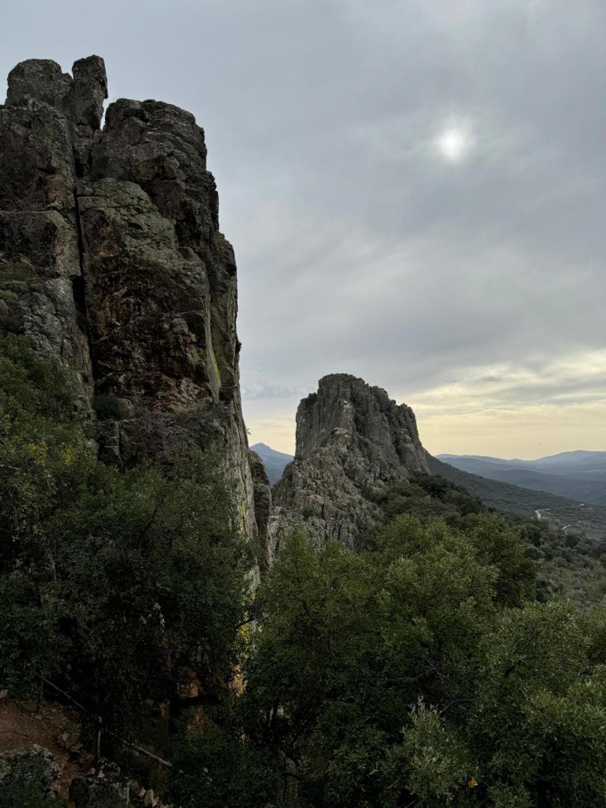 Cabañas del Castillo Alma De Villuercasゲストハウス エクステリア 写真