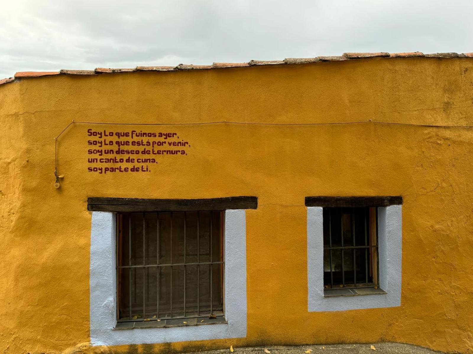 Cabañas del Castillo Alma De Villuercasゲストハウス エクステリア 写真