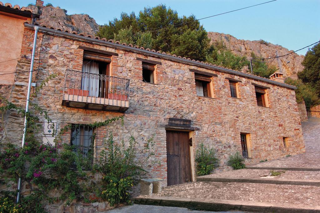 Cabañas del Castillo Alma De Villuercasゲストハウス エクステリア 写真